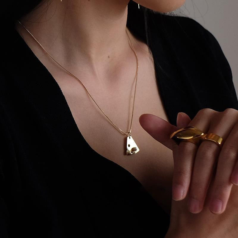 Short Pearl Women's Necklace